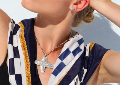 Aeroplane neckpiece