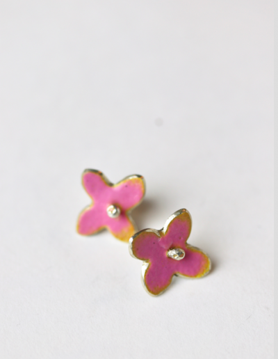 Daisy enamel studs